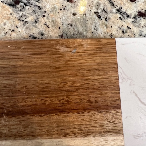 Young Living Exclusive Wood and Marble Charcuterie Cutting Board - Picture 6 of 6